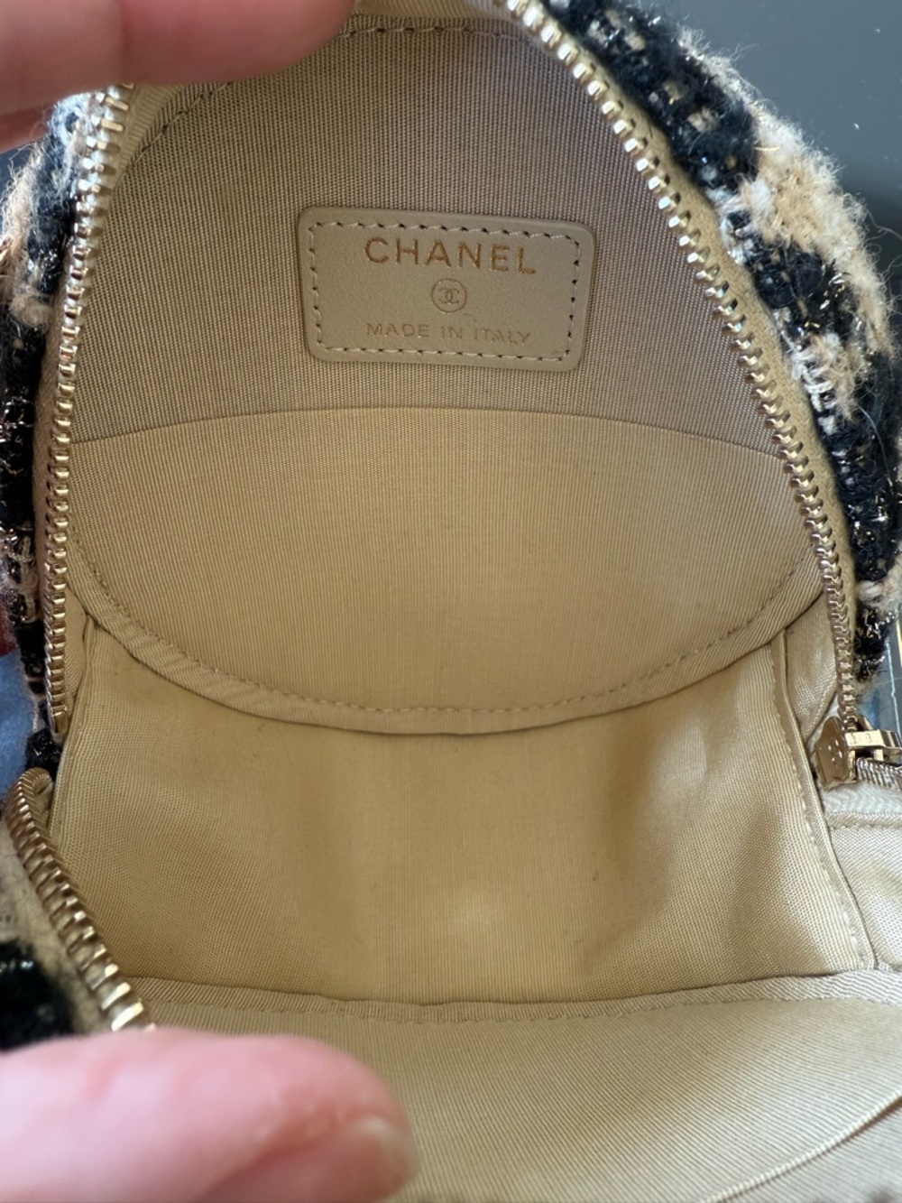 Chanel Round Purse Quilted Tweed with Shearling - Picture 5 of 11